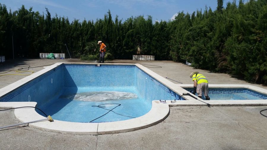 LIMPIEZA PISCINA