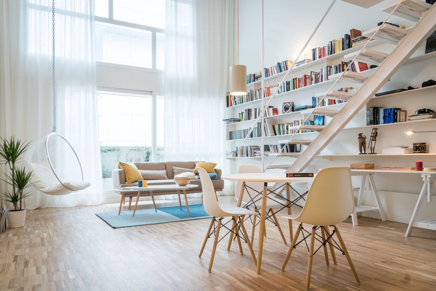 Loft con escalera en el salón