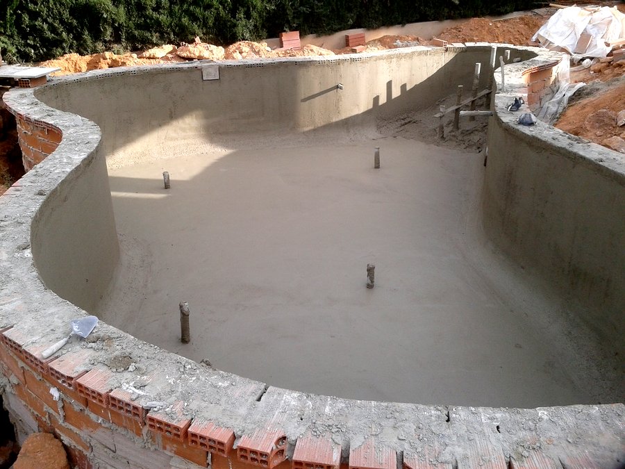 Maestreado del vaso piscina .