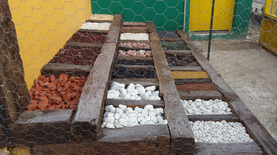 material de coracion jardines