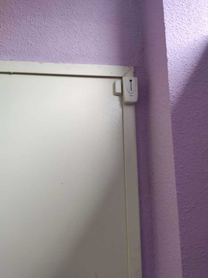Medidas de seguridad en puerta