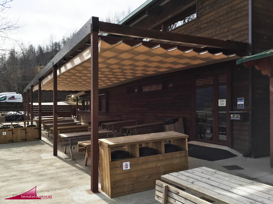 MOLLÓ PARC. PÉRGOLA DE MADERA CON TOLDOS CORREDEROS