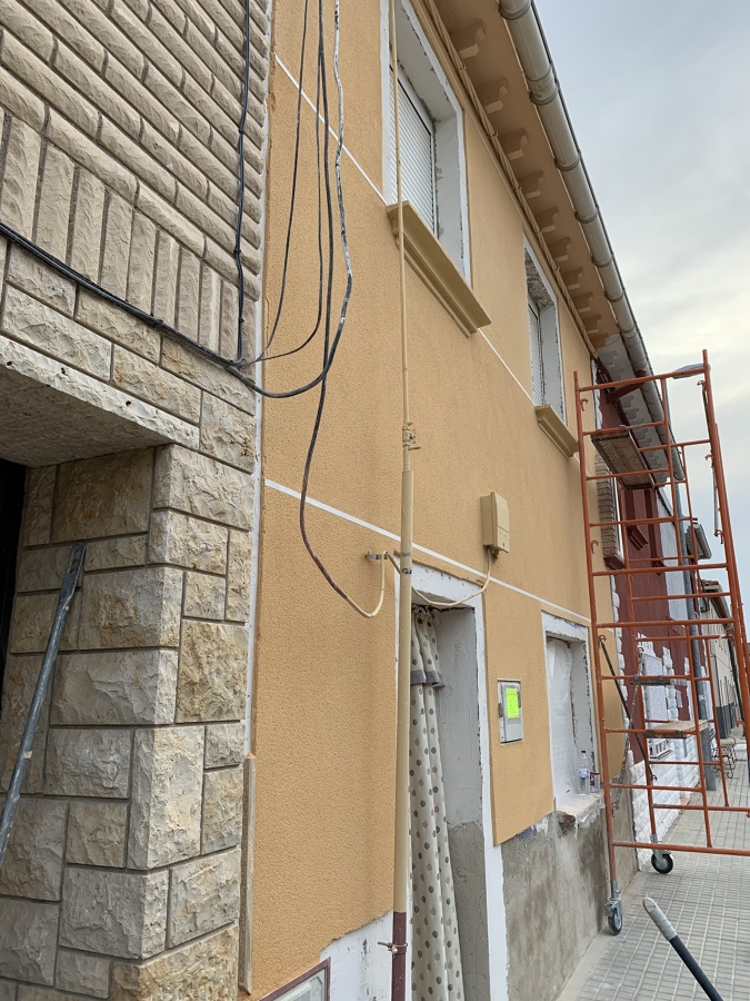 Monocapa raspado y preparado para poner piedra en el zocalo