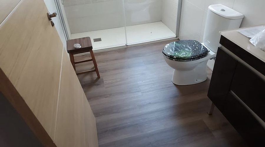 Montaje tarima Flotante ( Baño)