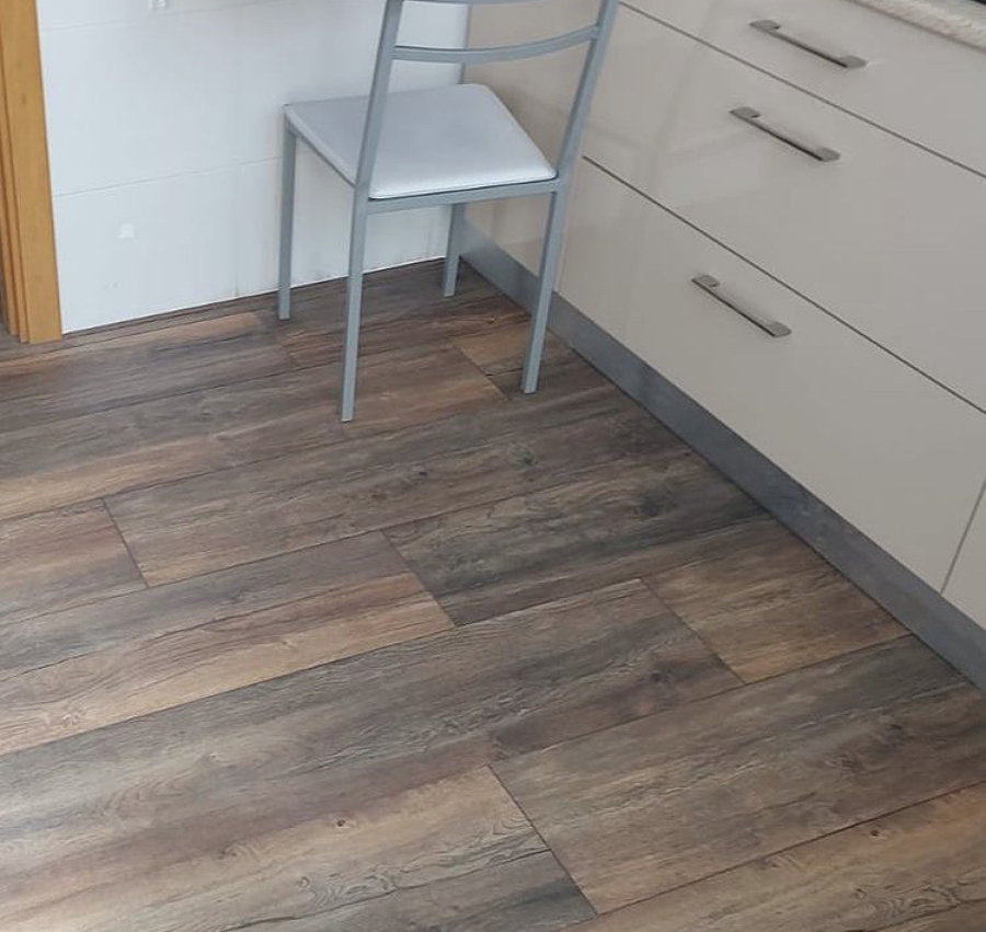 Montaje tarima Flotante ( Cocina)