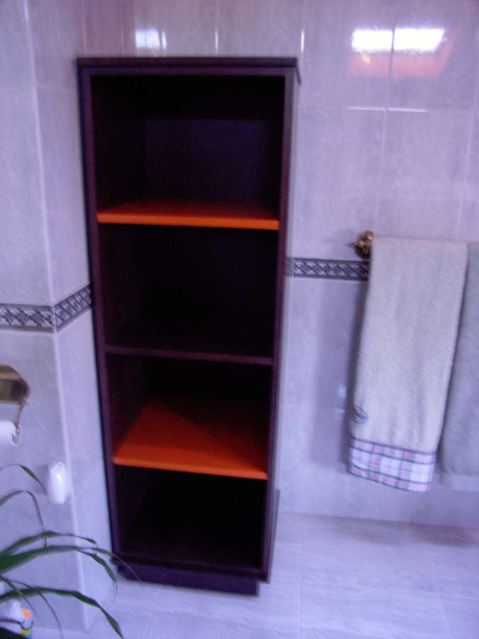 Foto: mueble columna wengue combinado con naranja de muebles de ...