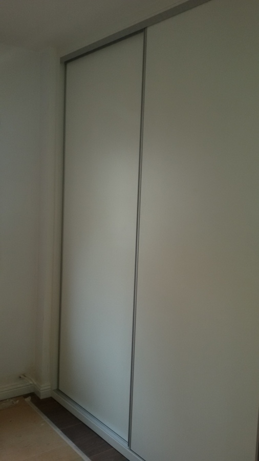 Mueble vestidor con puertas correderas