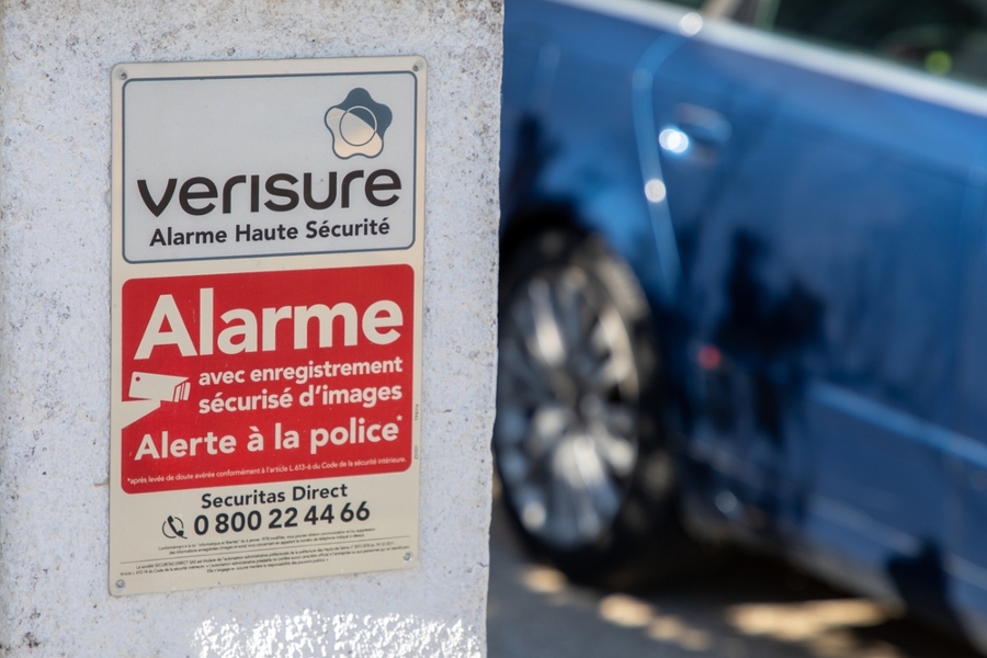 multa por poner pegatina de alarma sin tenerla