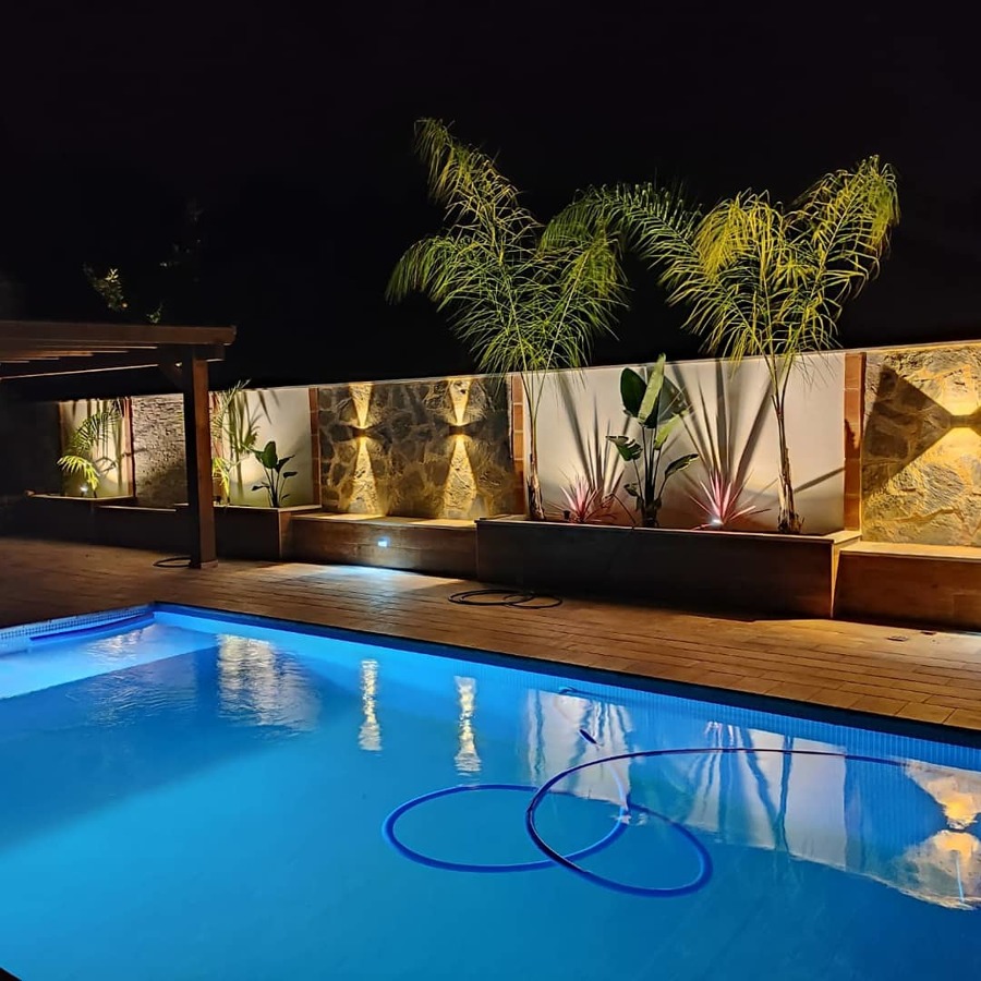 muro y piscina
