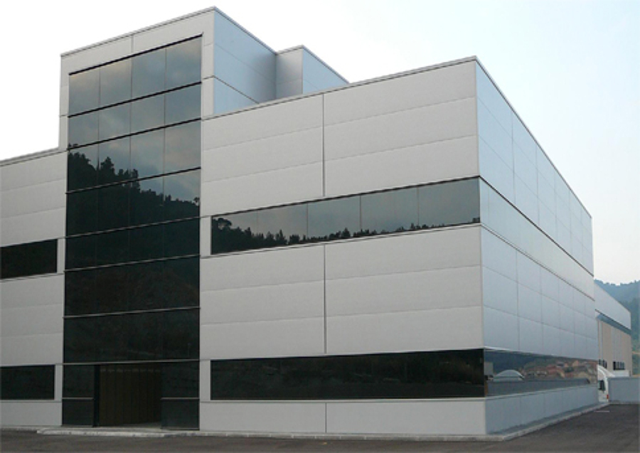 Naves industriales y equipamiento oficinas