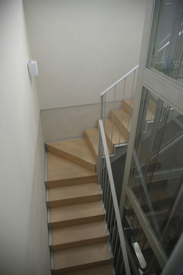 Nomad Hostel_nueva escalera