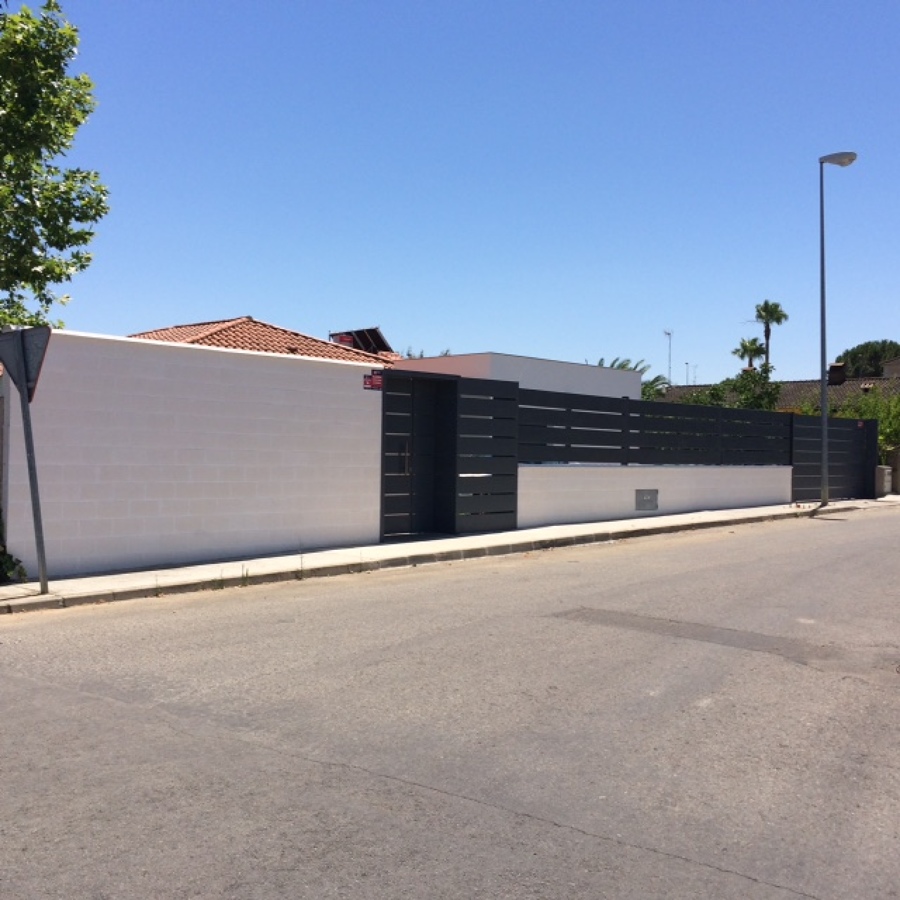 NUEVA FACHADA DE LA VIVIENDA