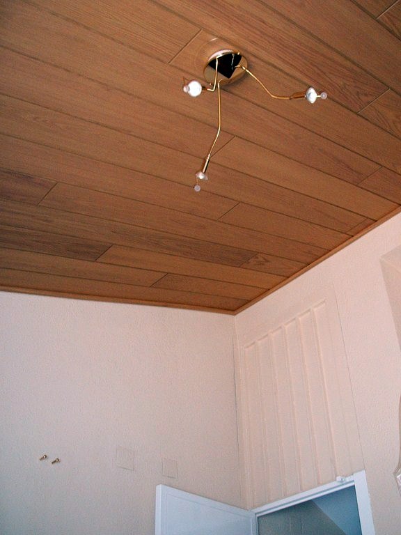 Foto: Paneles de Madera en Techo Habitación de Steffen Becker Parquet