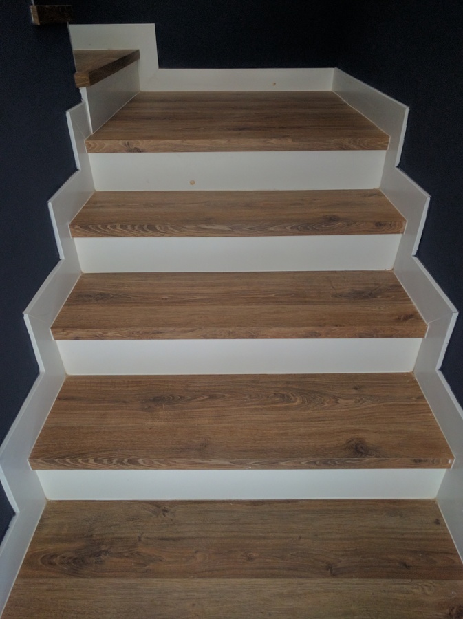 PARQUECITE - TARIMA LAMINADA - TARKETT - ESCALERAS