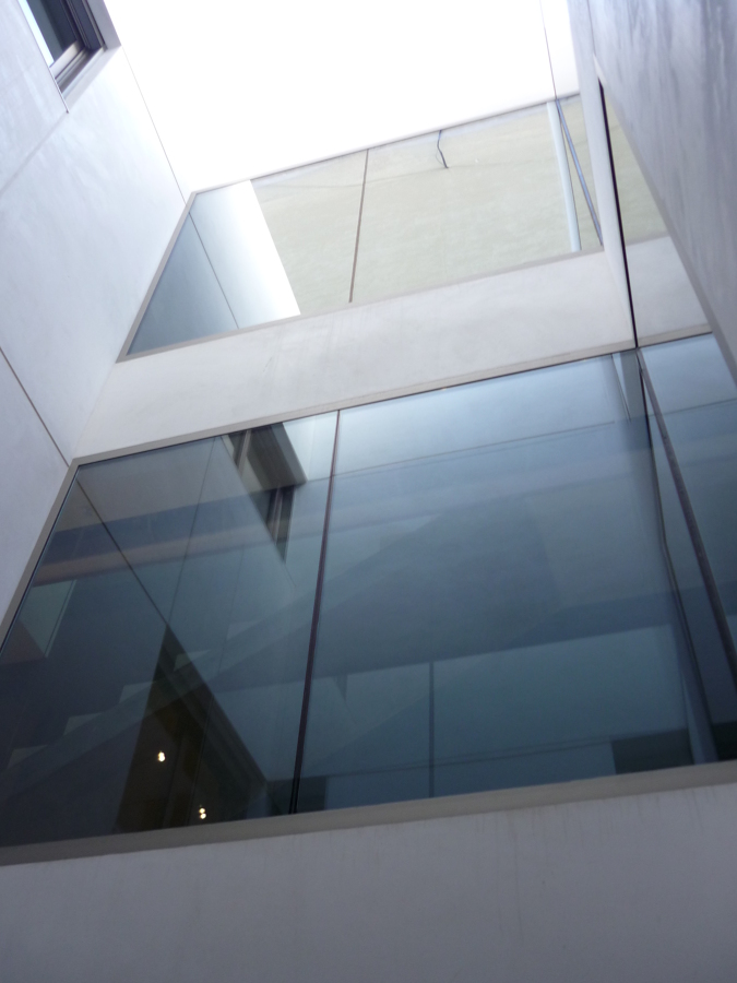 Patio interior y ventanas