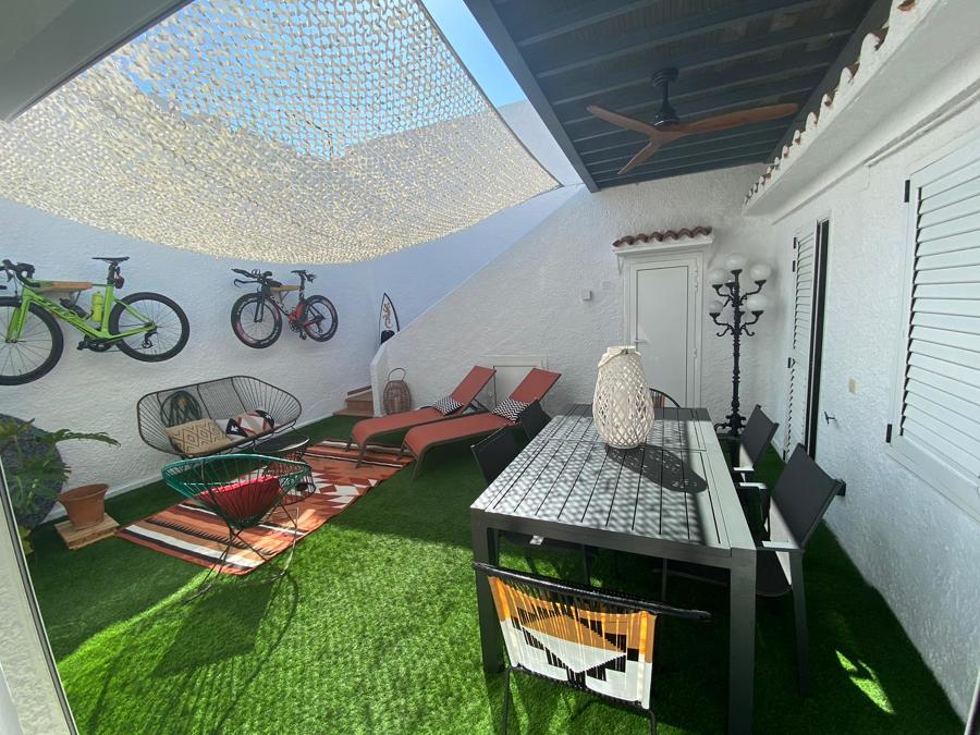 PATIO - LOUNGE