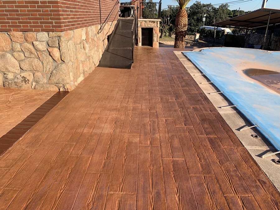 Pavimento de Hormigón Madera en Exteriores