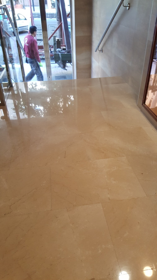 Pavimentos de mármol crema marfil