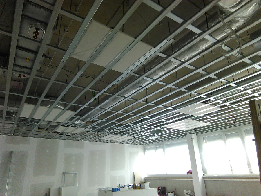 Perfilería con refuerzos para iluminaria