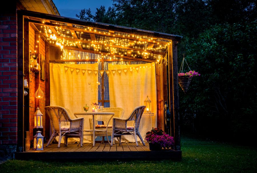 Pérgola con luz ambiental