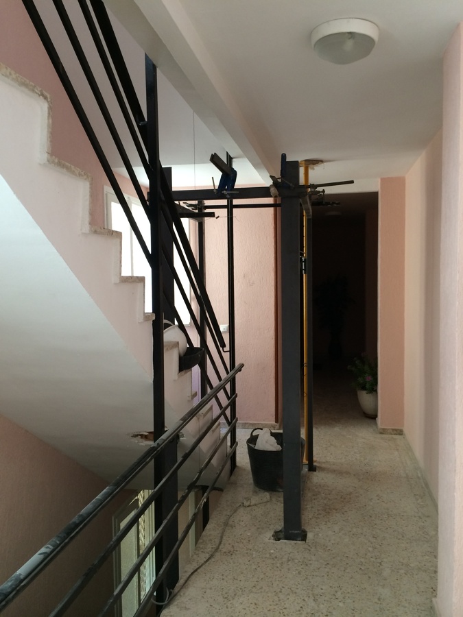 Instalación de Ascensor en Escalera de Dimensiones Reducidas | Ideas
