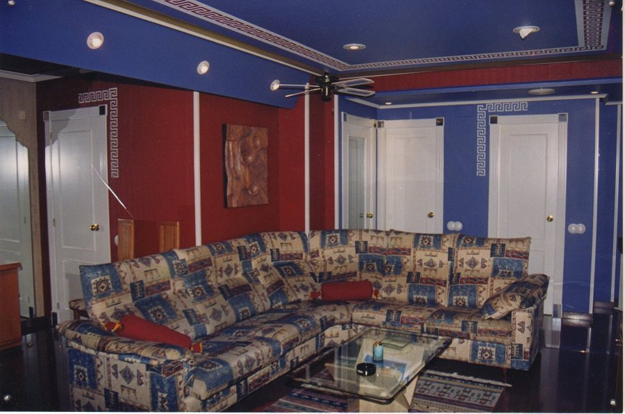 PINTADO DE SALÓN Y LACADO DE PUERTAS