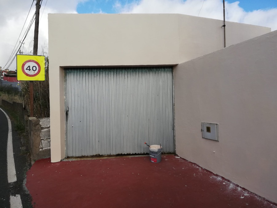 Pintura exterior de vivienda y impermeabilización de piso entrada de garaje
