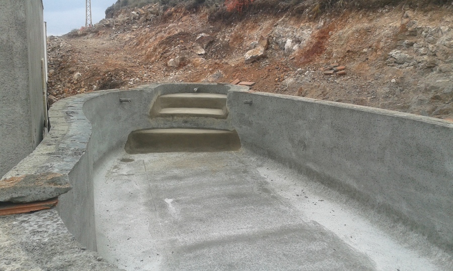 Piscina con formas irregulares 