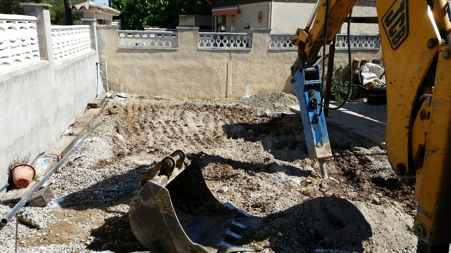 PISCINA CON TERRAZA
