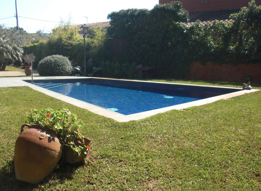 Piscina en castelldefels , agua salada