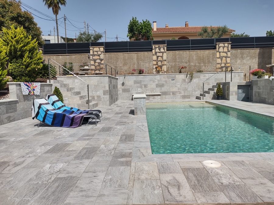Piscina en uso.