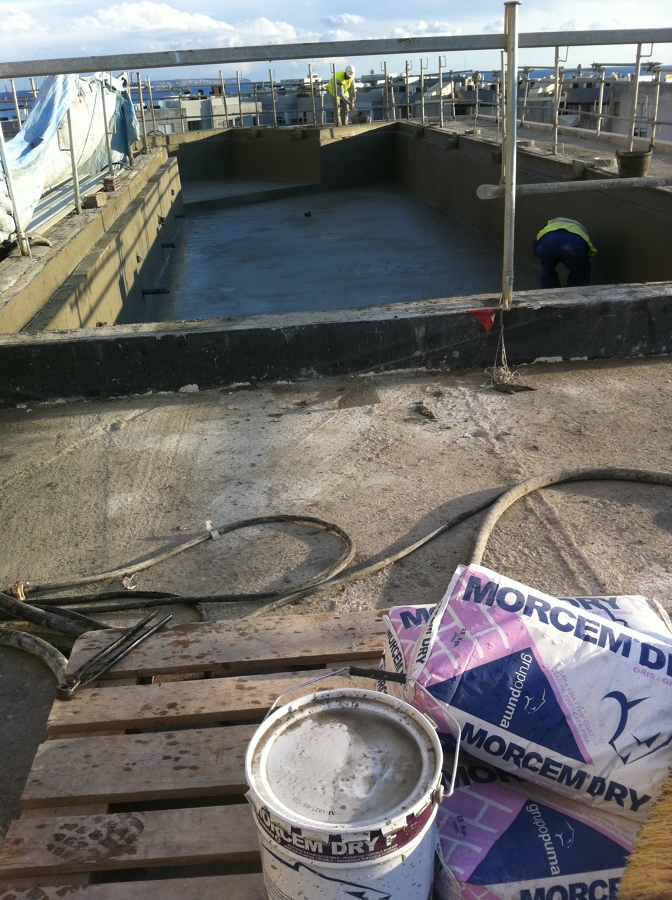 Piscina gunitada en ático de Hotel