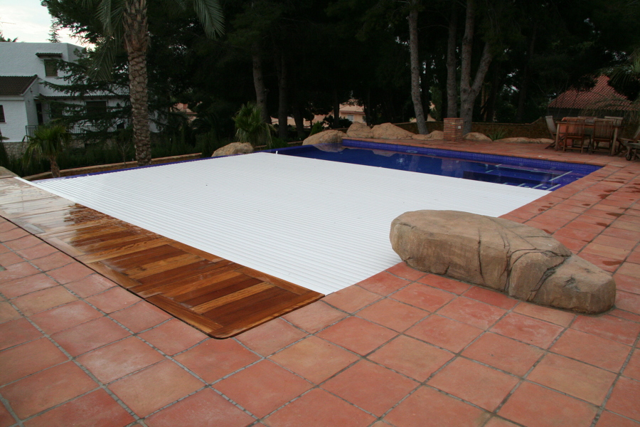 Piscina semi cerrada