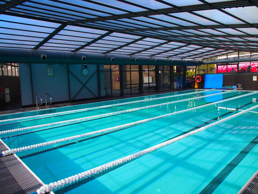 piscina y cubierta