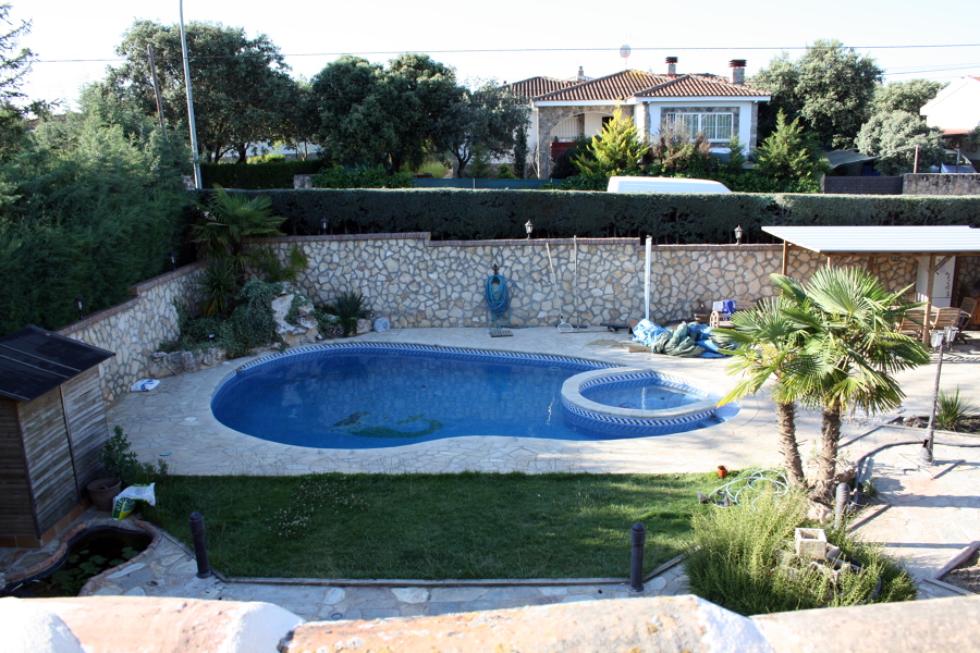 Piscina y Jardin