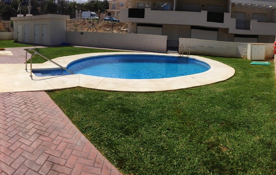 Piscina y zonas comunes