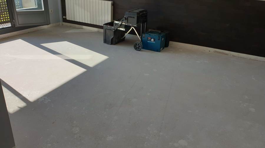 Planteamiento de instalación de suelo laminado.