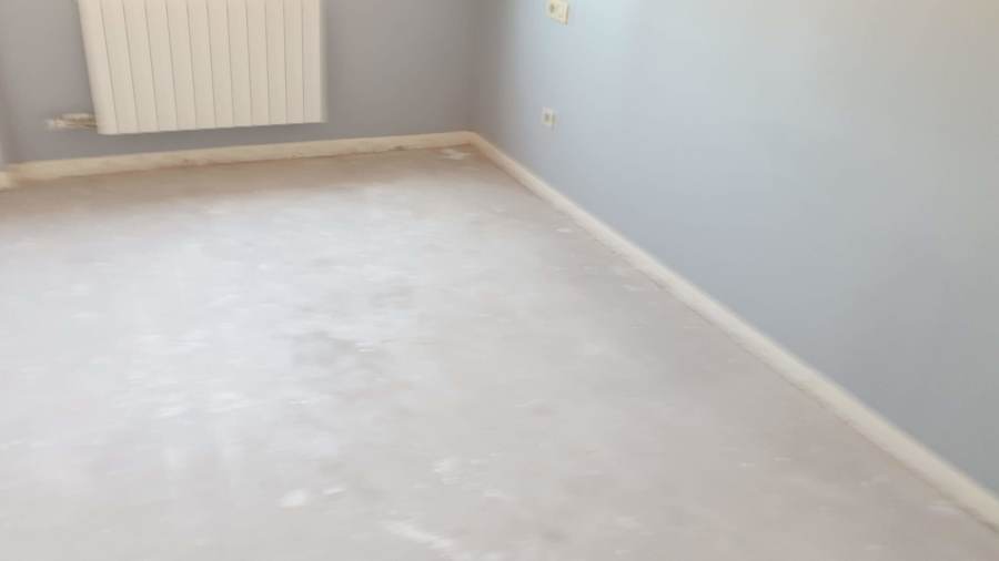 Planteamiento de instalación de suelo laminado.