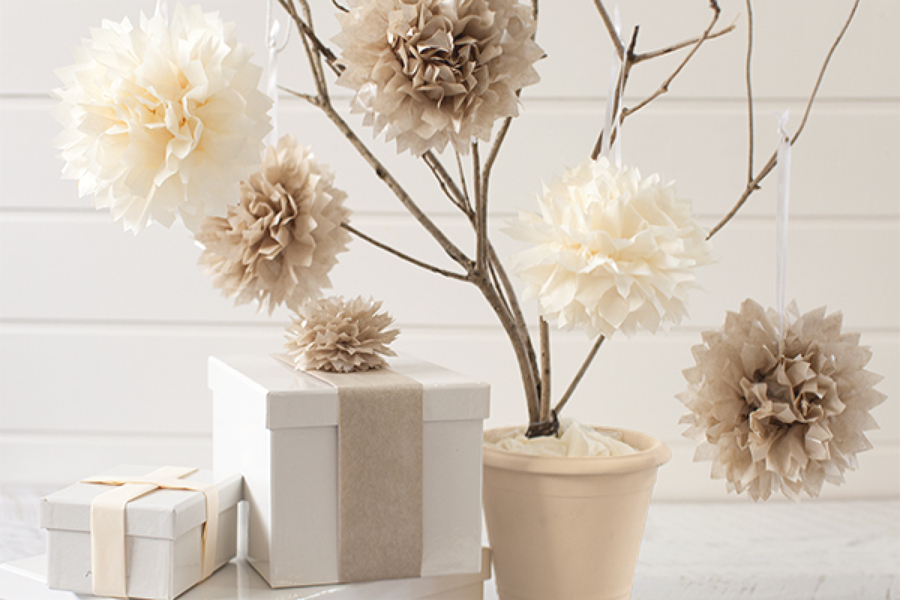 Pompones beige seda