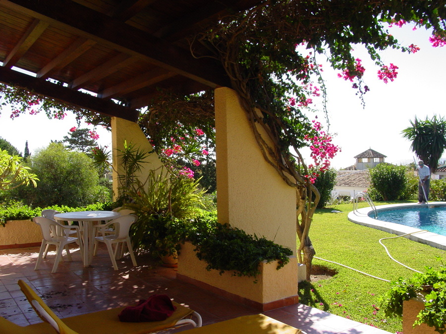 Porche en la Vivienda en Las Chapas Marbella