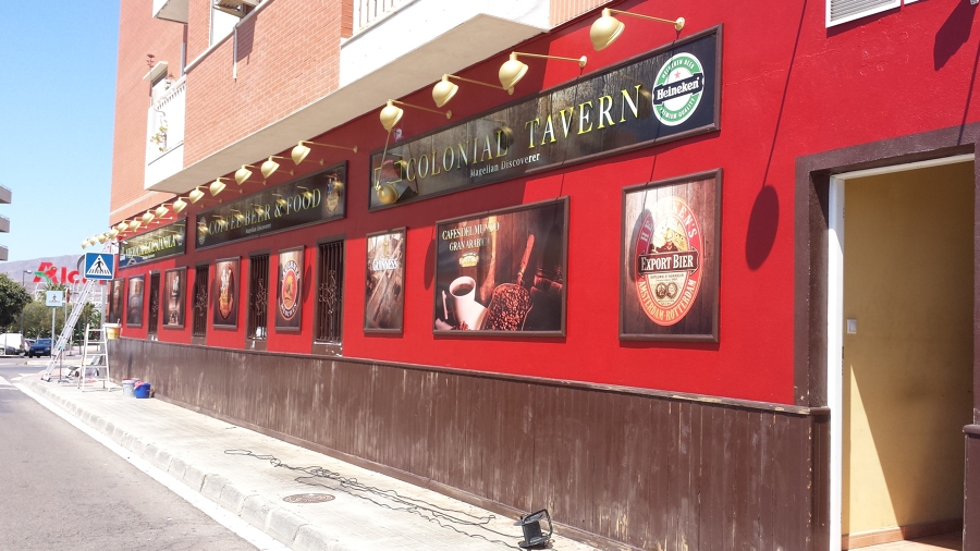 Pintura de Fachada, Madera de Zócalo, Rejas, Marcos y Moldura de Madera