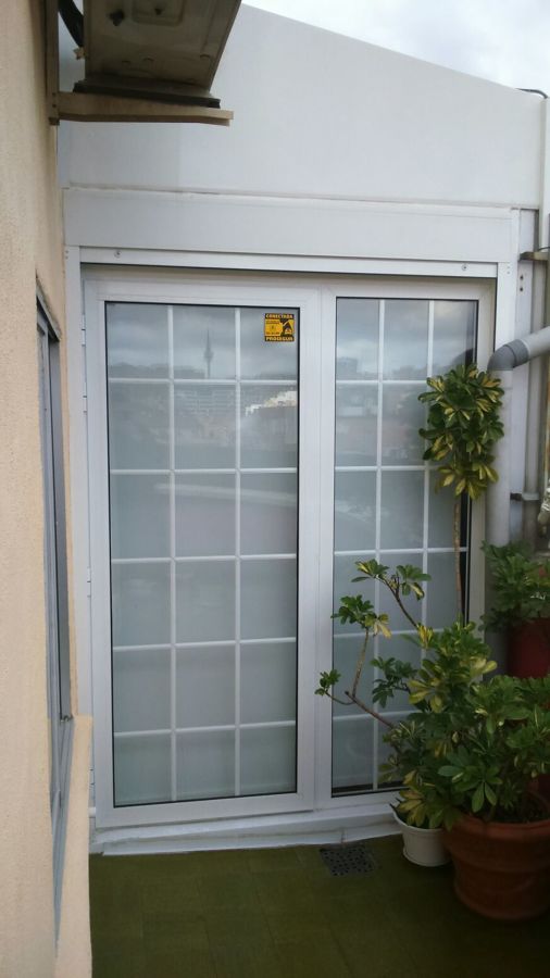 Puerta abatible perfil aluminio
