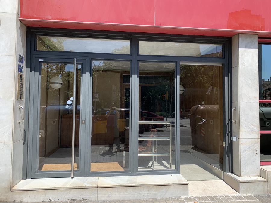 Puerta comunidad