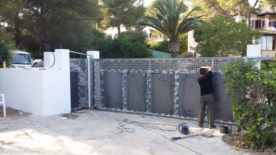 Puerta de hierro