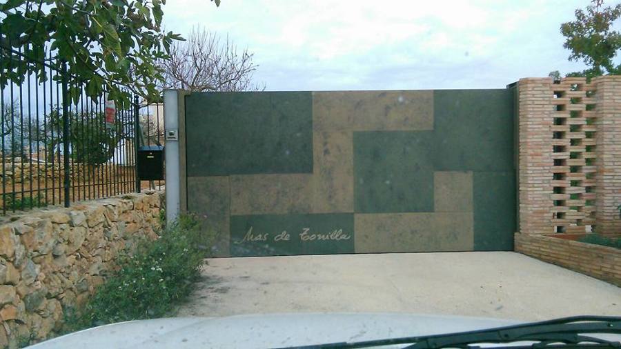 Puerta finca