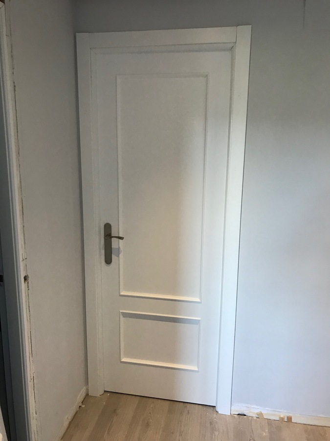 Puerta interior después del lacado.