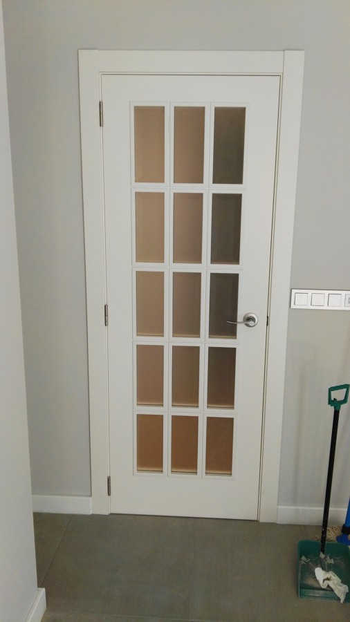 Puerta lacada en blanco satinado