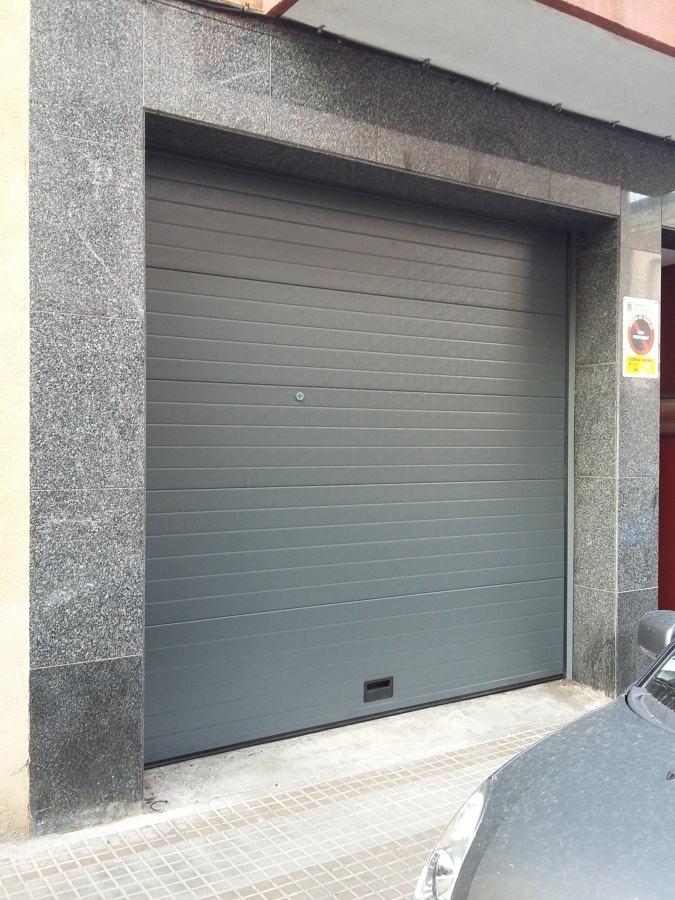 Instalación de Puerta Seccional Automática para Garaje Comunitario Ideas Puertas Garaje Aparador Blanco Madera ~ Instalación de Puerta Seccional Automática para Garaje Comunitario Ideas Puertas Garaje