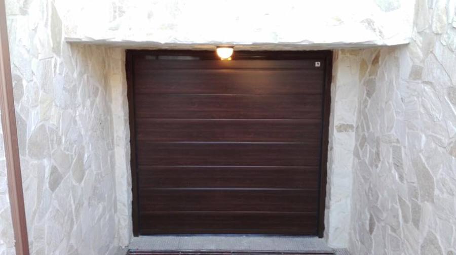 PUERTA SECICONAL