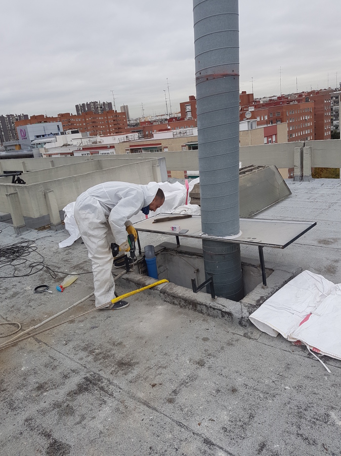 Realización de obra por patinillo exterior